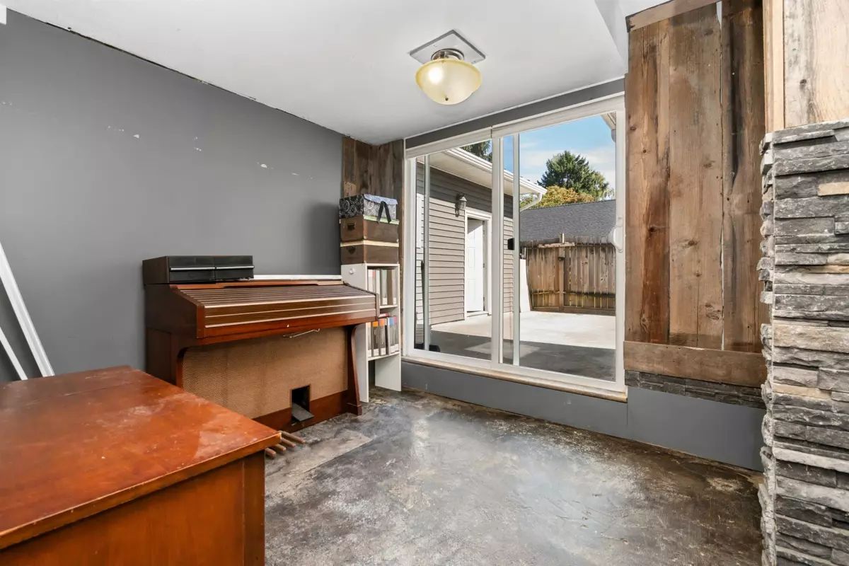 Laundry Room Photo of 6350 Sumas Prairie Road, Sardis - Greendale, BC