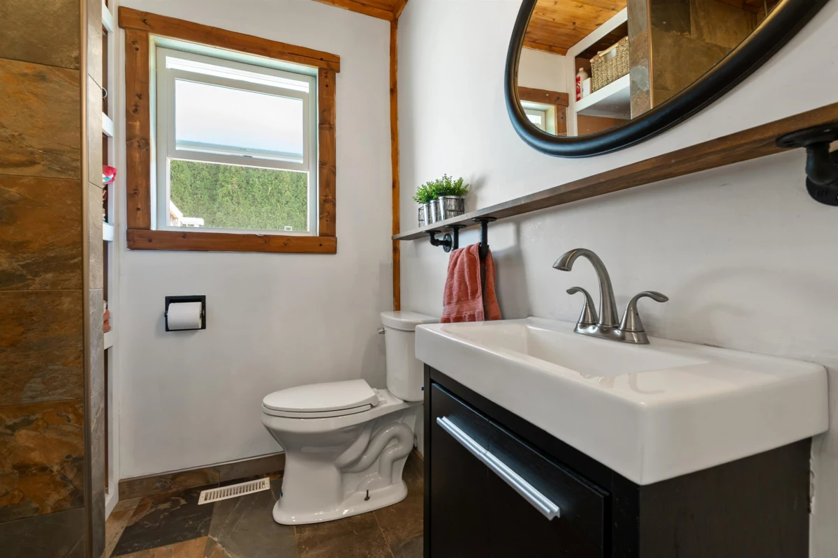 Living Room Photo of 6350 Sumas Prairie Road, Sardis - Greendale, BC