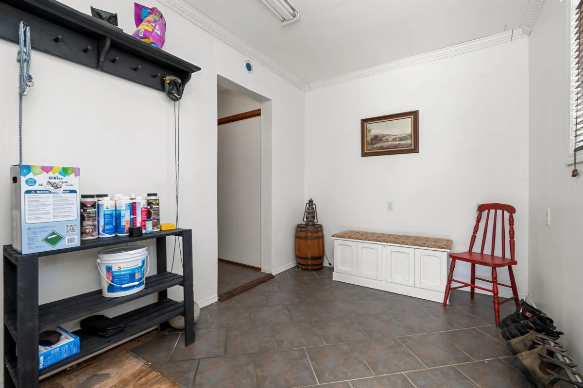Mudroom Photo of 6350 Sumas Prairie Road, Sardis - Greendale, BC