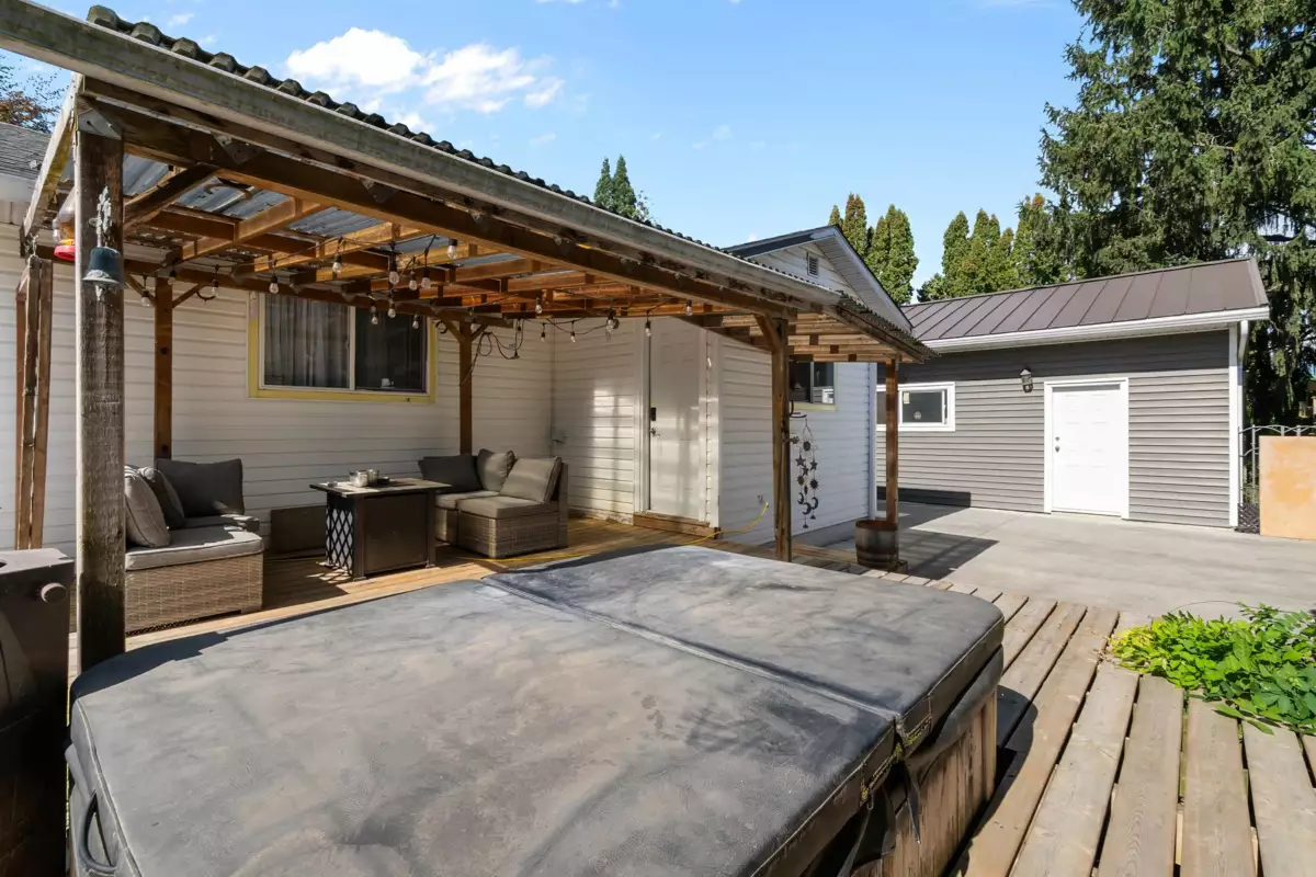 Outdoor Deck Photo of 6350 Sumas Prairie Road, Sardis - Greendale, BC