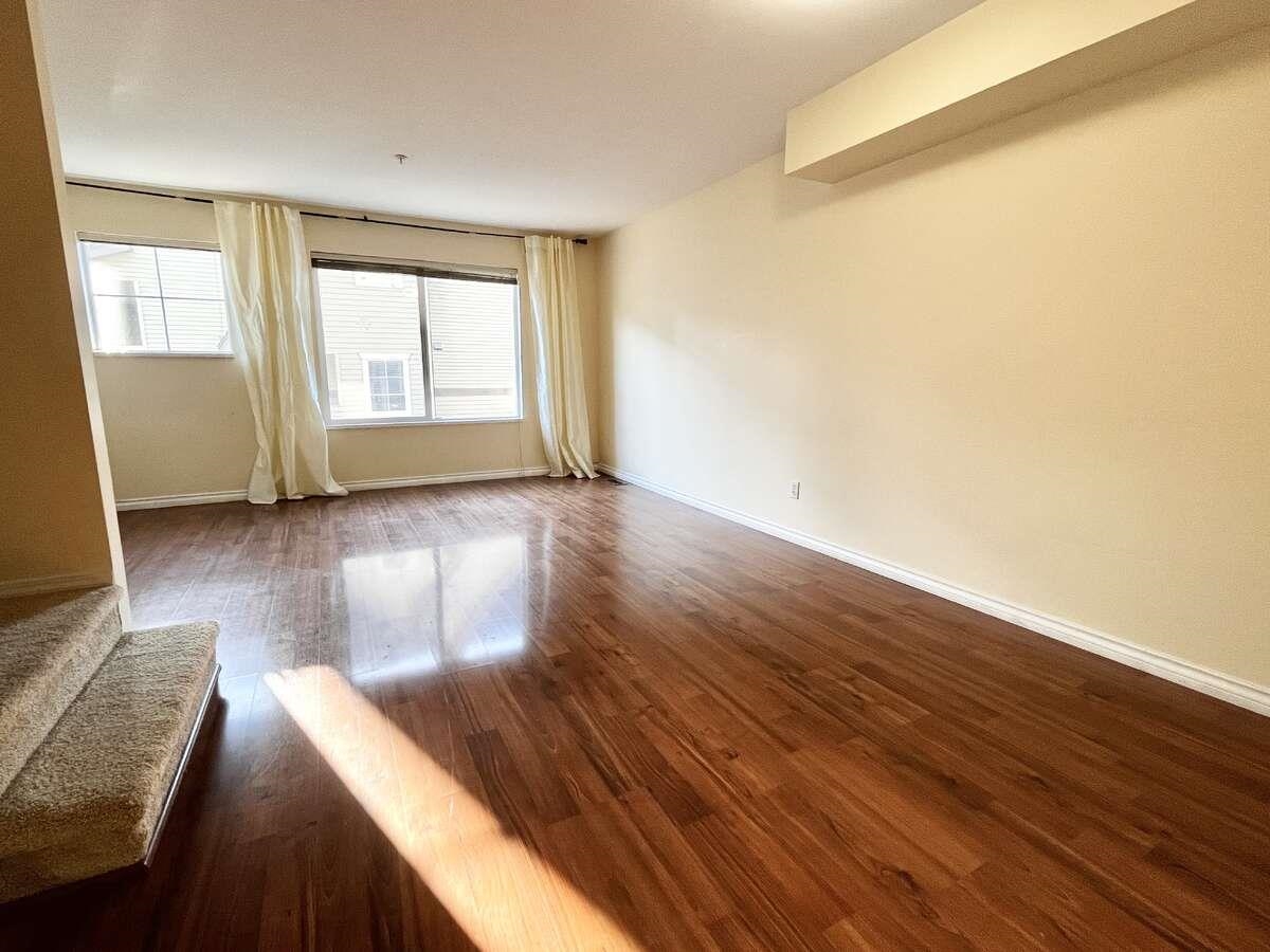 Family Room Photo of 5 15355 26 Avenue, Surrey, BC