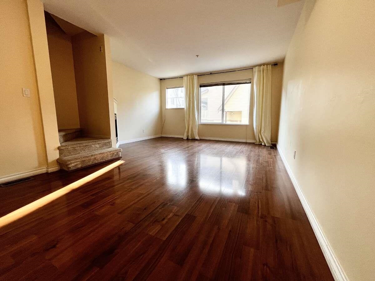 Living Room Photo of 5 15355 26 Avenue, Surrey, BC