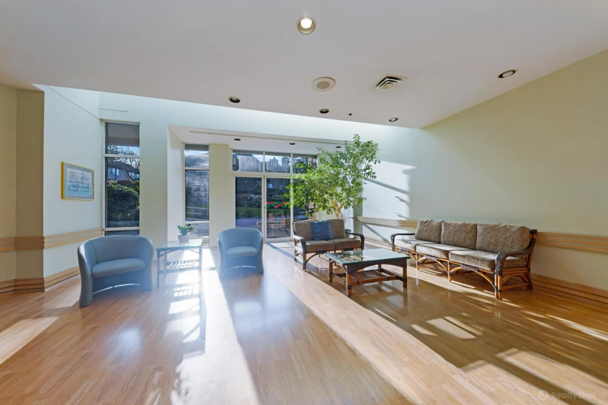 Hallway Photo of 303 3950 Linwood Street, Burnaby, BC