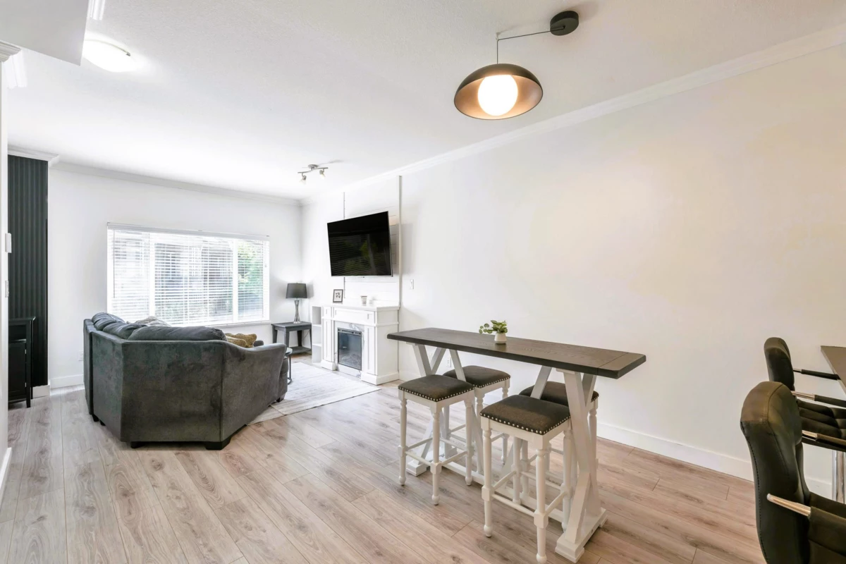 Kitchen Photo of 193 18701 66th Avenue, Surrey, BC