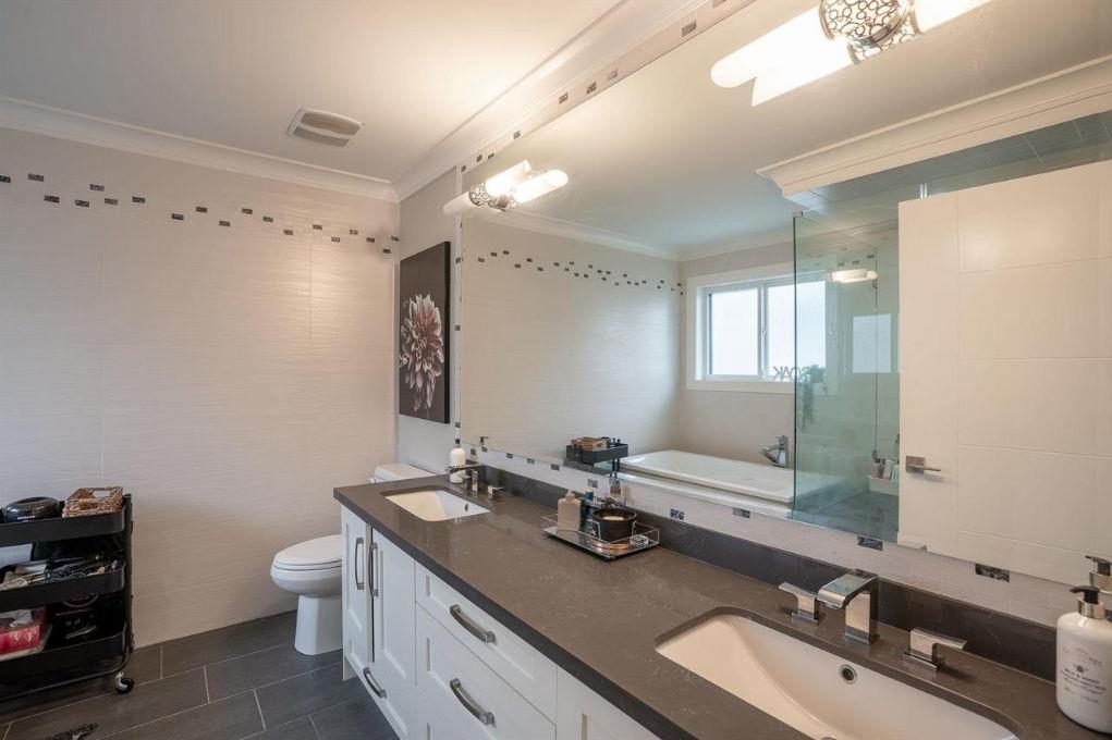 Staircase Photo of 11897 82 Avenue, Delta, BC