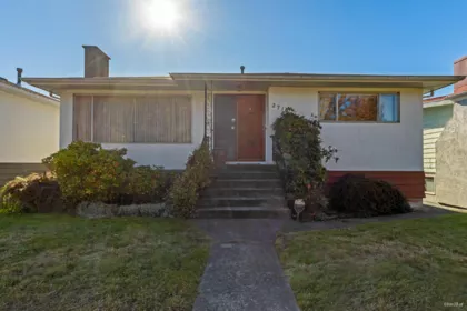 2716 E 49th Avenue, Vancouver, BC, Vancouver — Single Family Residence for sale