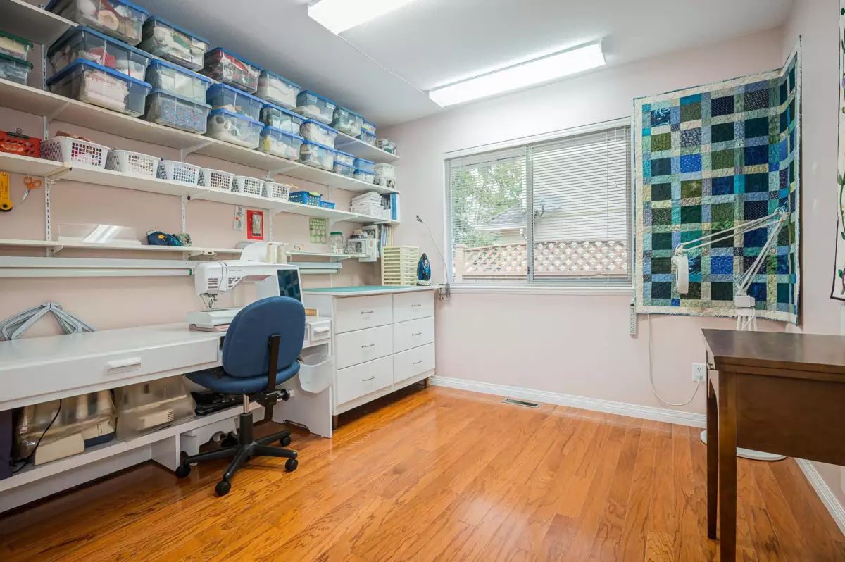 Laundry Room Photo of 8459 142a Street, Surrey, BC