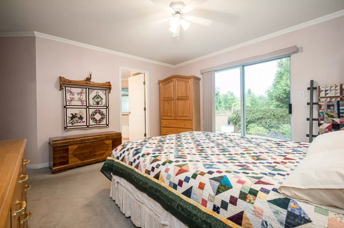 Powder Room Photo of 8459 142a Street, Surrey, BC