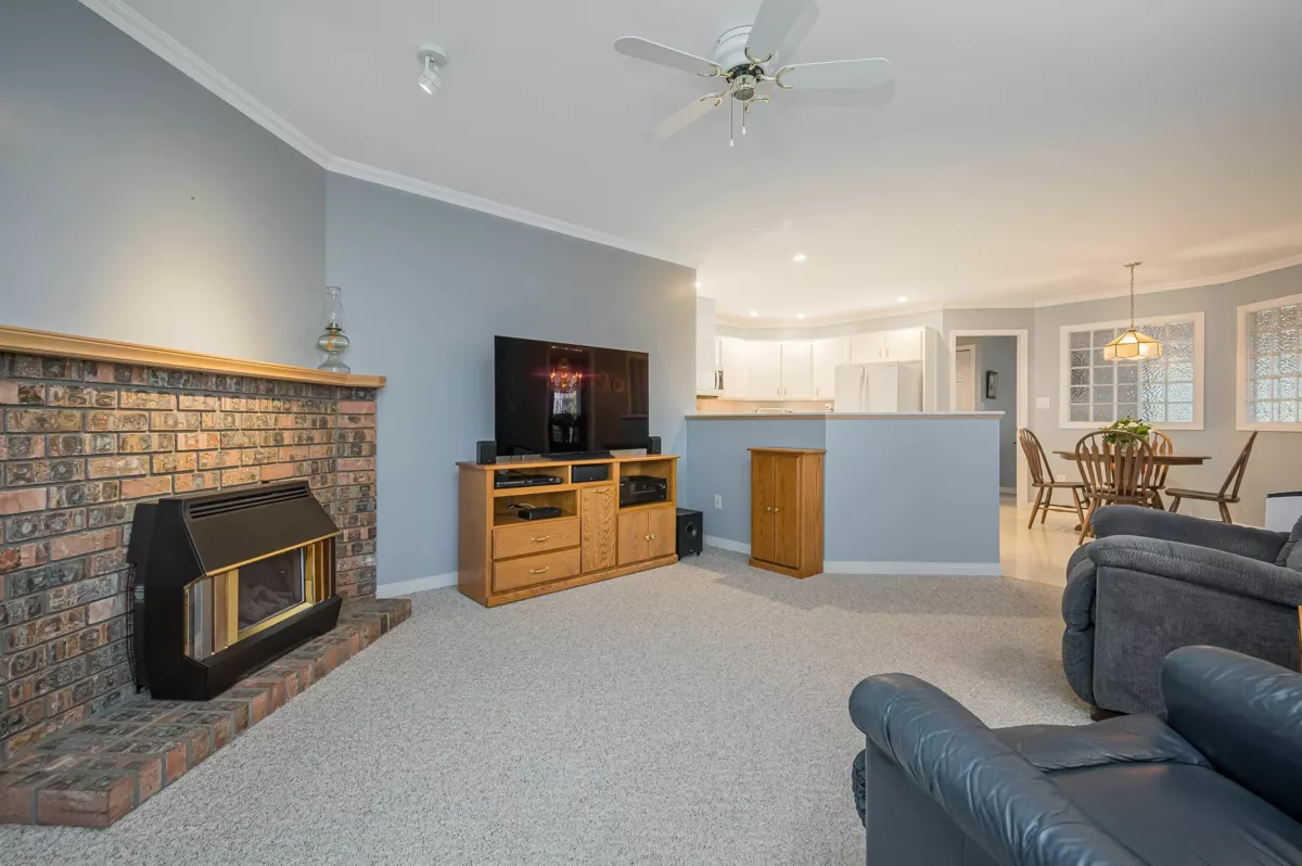 Walk-In Closet Photo of 8459 142a Street, Surrey, BC