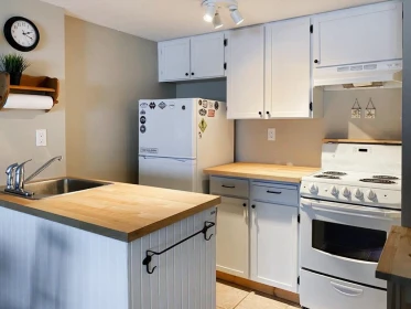 Kitchen Island Photo of 104A 21000 Enzian Way, Agassiz, BC