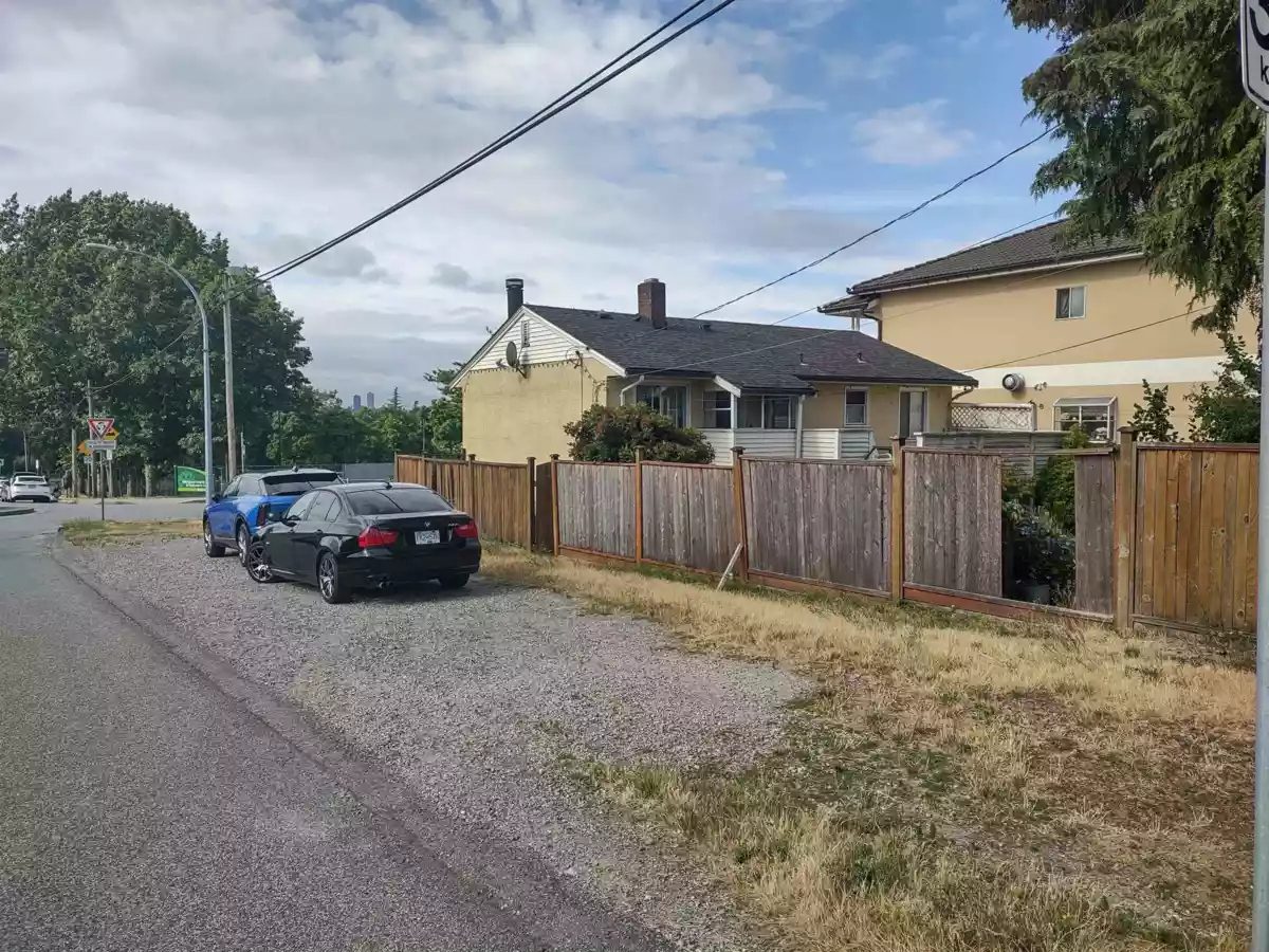 Kitchen Island Photo of 4195 William Street, Burnaby, BC