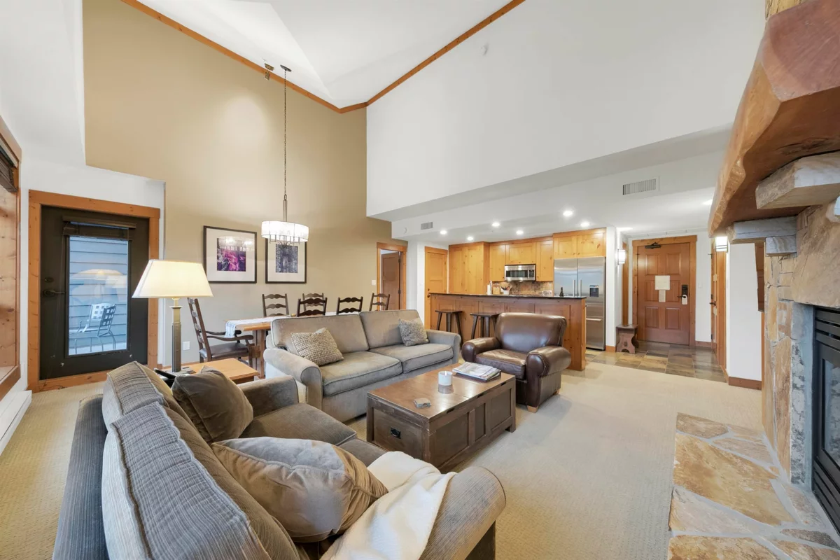 Kitchen Island Photo of 401 2202 Gondola Way, Whistler, BC