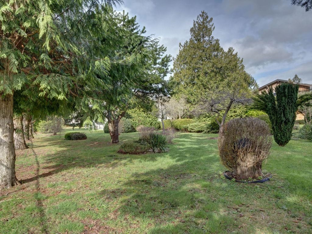 Kitchen Island Photo of 5642 Nickerson Road, Sechelt, BC