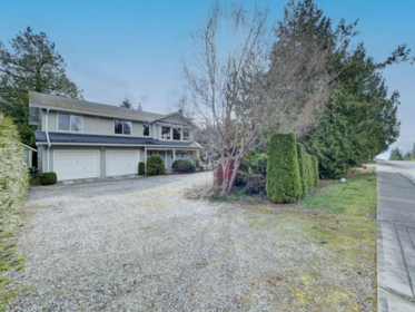 5642 Nickerson Road, Sechelt, BC, Sechelt — Single Family Residence for sale