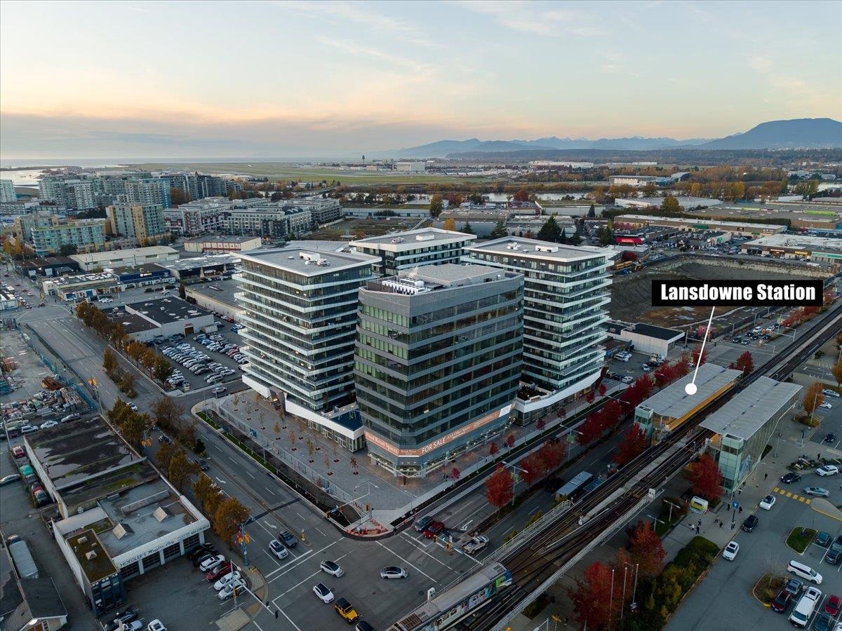 Dining Area Photo of PH1506 7977 Lansdowne Road, Richmond, BC