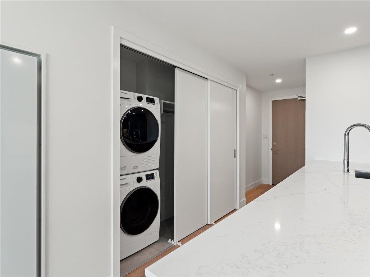 Garden / Landscaping Photo of PH1506 7977 Lansdowne Road, Richmond, BC