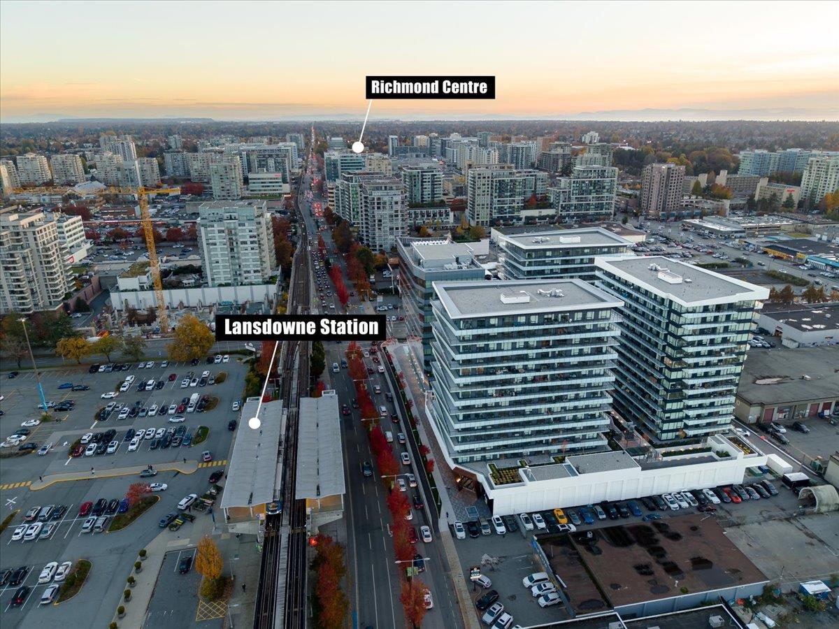 Living Room Photo of PH1506 7977 Lansdowne Road, Richmond, BC