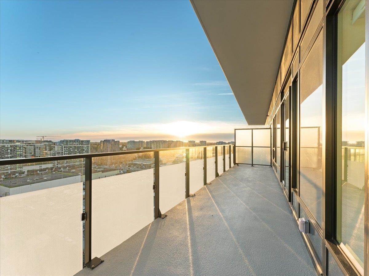 Walk-In Closet Photo of PH1506 7977 Lansdowne Road, Richmond, BC