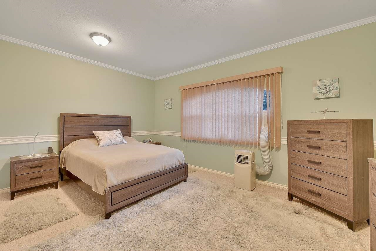 Entry Foyer Photo of 14958 83a Avenue, Surrey, BC