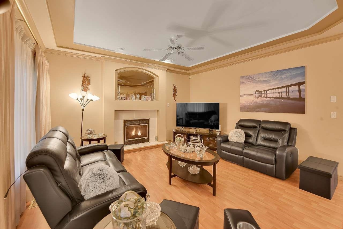 Guest Bathroom Photo of 14958 83a Avenue, Surrey, BC