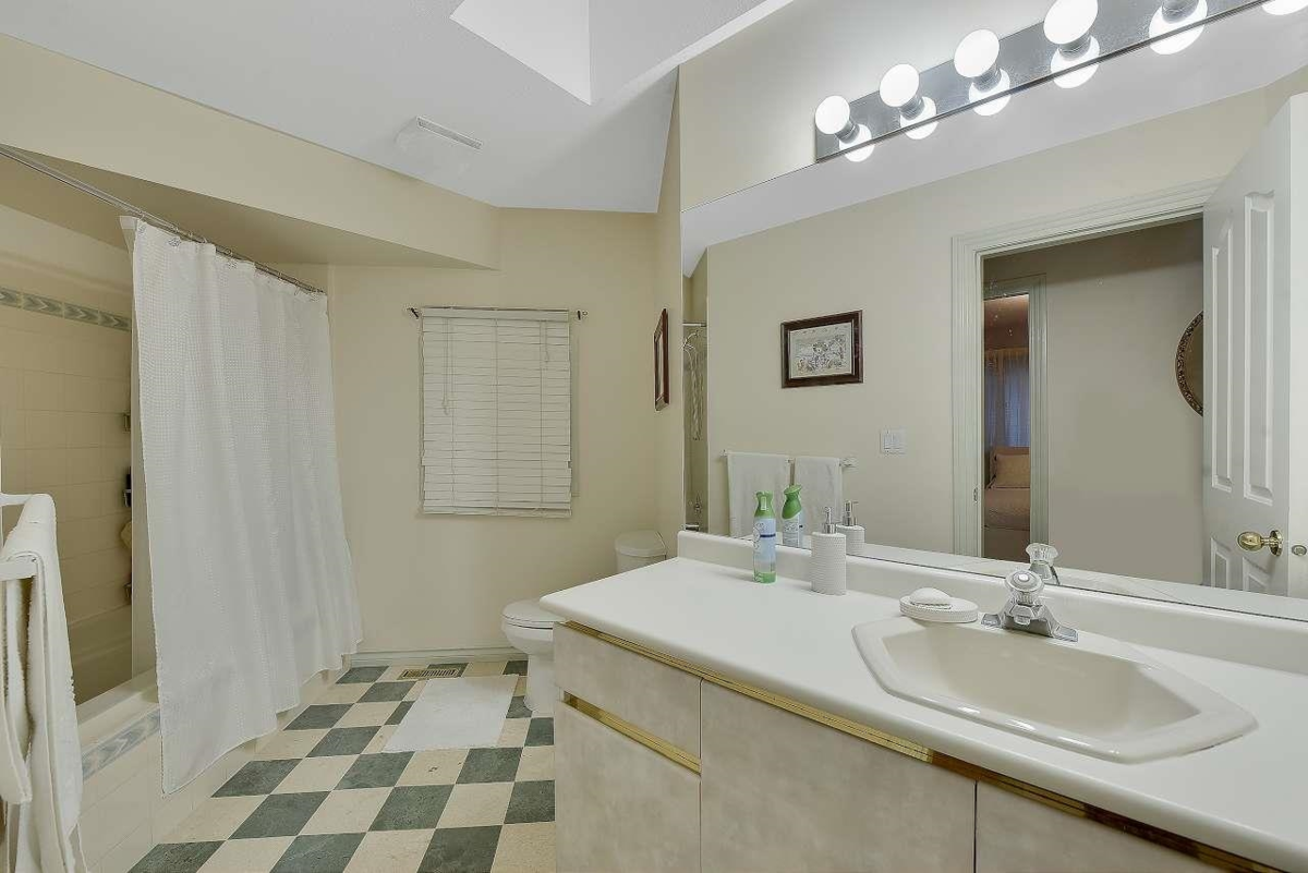 Hallway Photo of 14958 83a Avenue, Surrey, BC