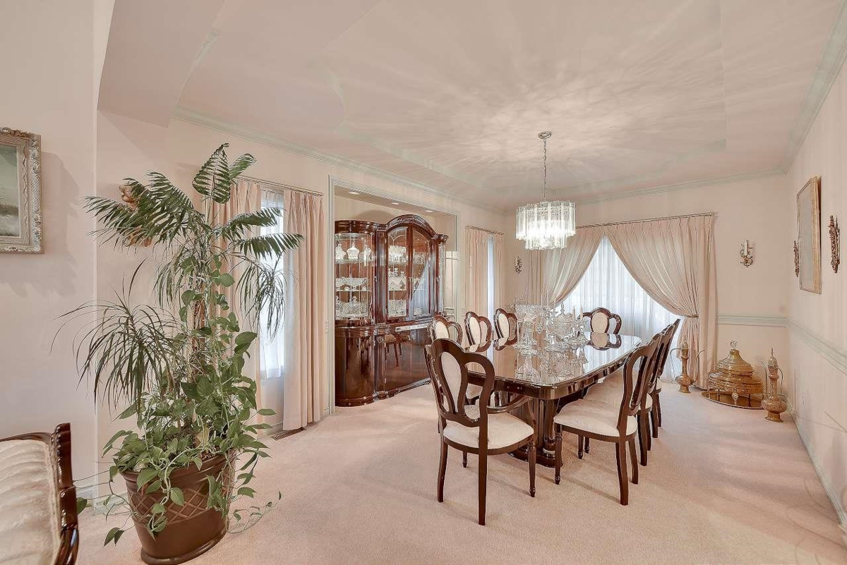 Kitchen Island Photo of 14958 83a Avenue, Surrey, BC