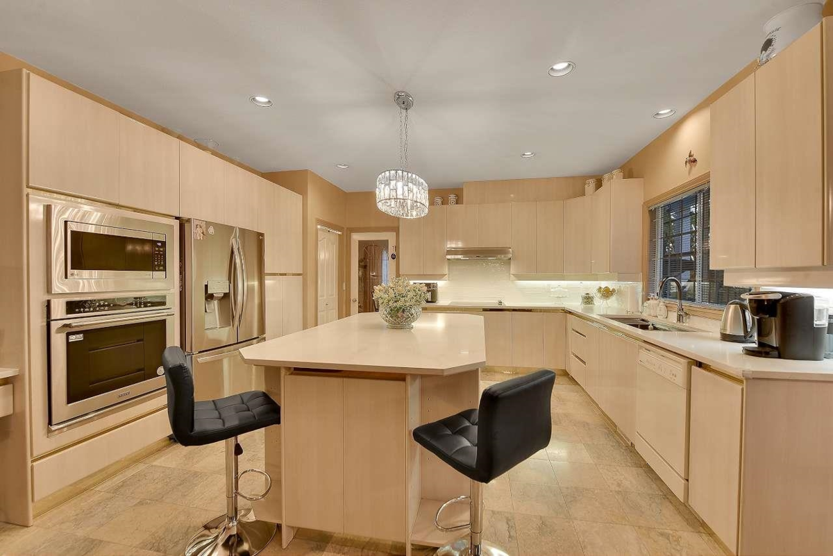 Primary Bathroom Photo of 14958 83a Avenue, Surrey, BC