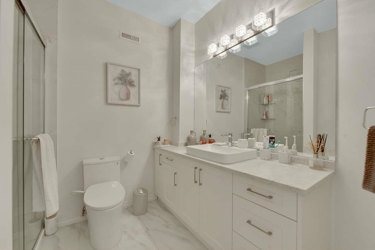 Swimming Pool Photo of 14958 83a Avenue, Surrey, BC