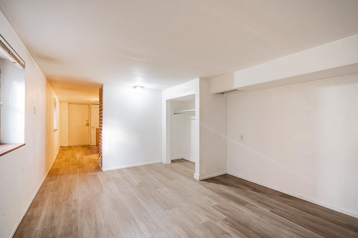 Kitchen Island Photo of 869 W 60th Avenue, Vancouver, BC