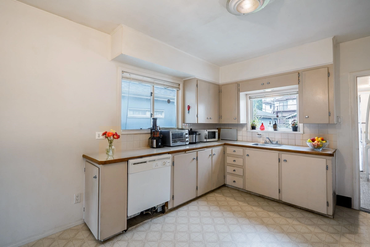 Living Room Photo of 869 W 60th Avenue, Vancouver, BC