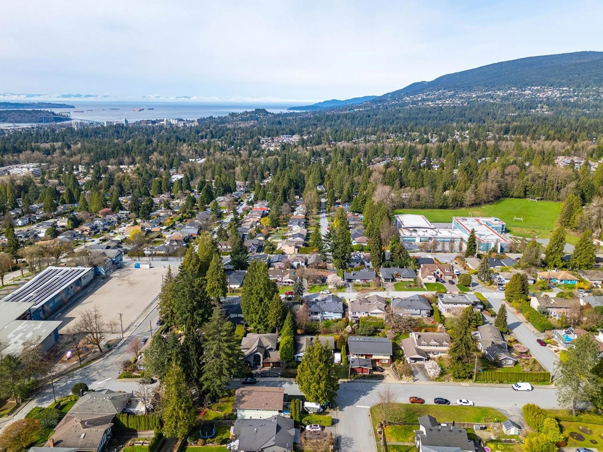 Dining Area Photo of 3263 Norwood Avenue, North Vancouver, BC
