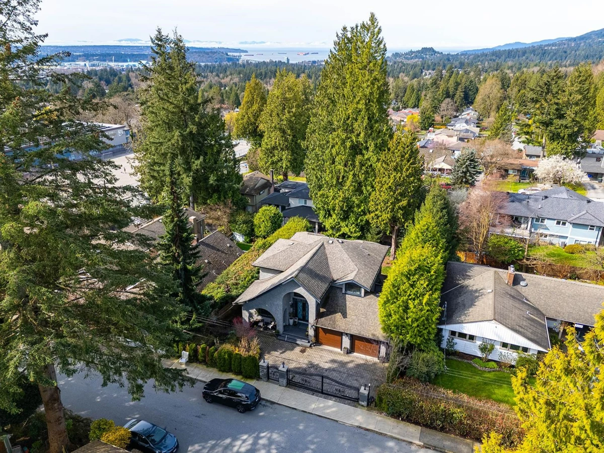 Family Room Photo of 3263 Norwood Avenue, North Vancouver, BC