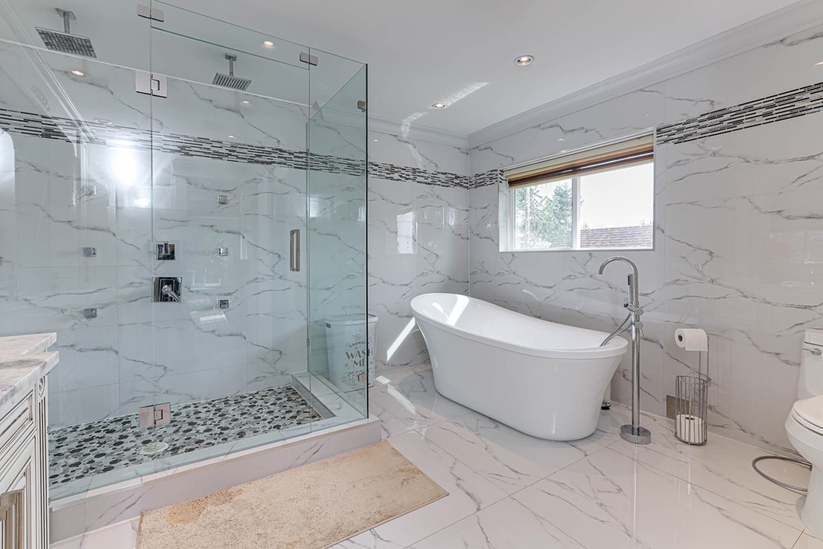 Garage Interior Photo of 3263 Norwood Avenue, North Vancouver, BC