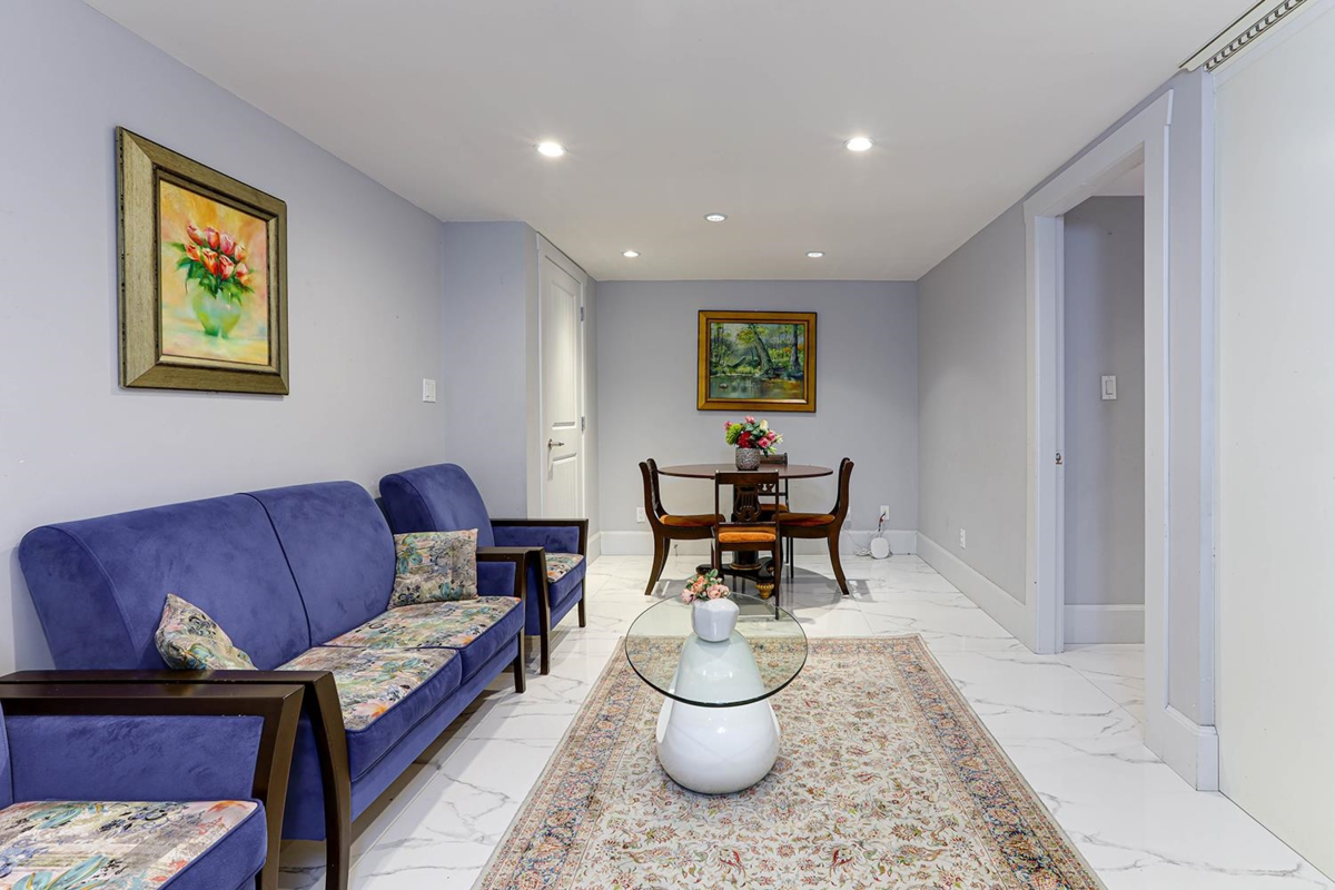 Hot Tub / Spa Photo of 3263 Norwood Avenue, North Vancouver, BC