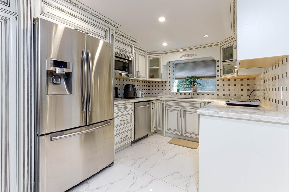 Outdoor Kitchen Photo of 3263 Norwood Avenue, North Vancouver, BC
