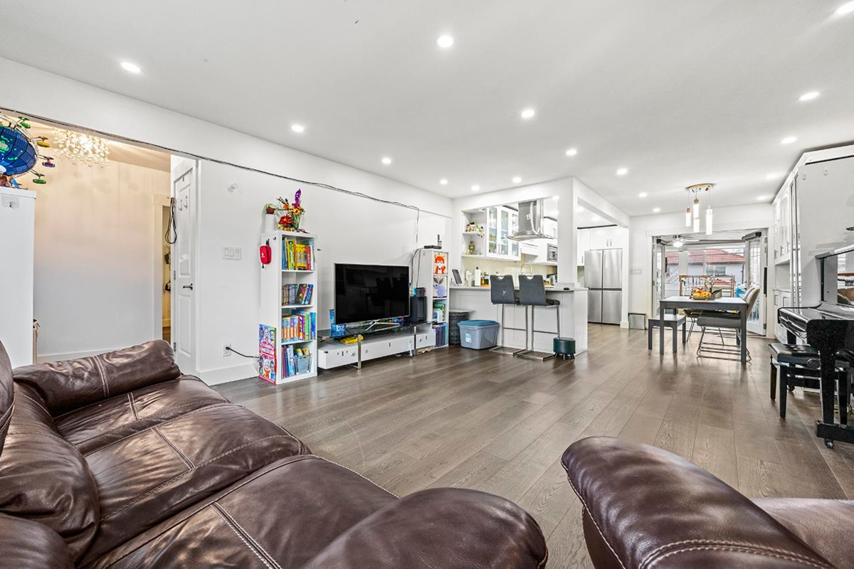 Family Room Photo of 778 E 52nd Avenue, Vancouver, BC