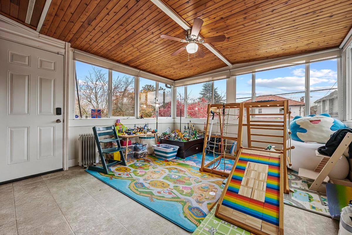 Walk-In Closet Photo of 778 E 52nd Avenue, Vancouver, BC