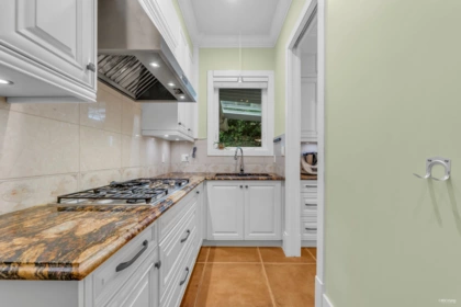 Powder Room Photo of 1835 Mathers Avenue, West Vancouver, BC