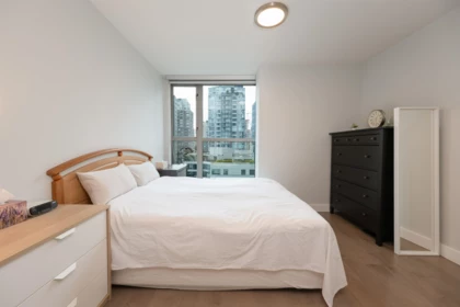 Guest Bathroom Photo of 1006 928 Richards Street, Vancouver, BC