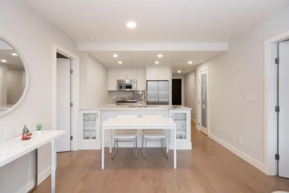 Kitchen Island Photo of 1006 928 Richards Street, Vancouver, BC
