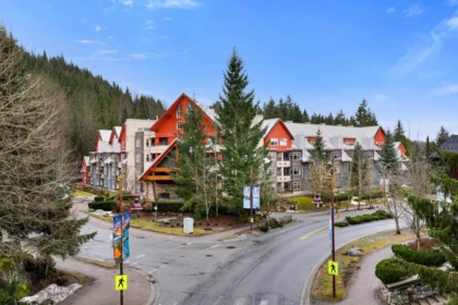 207 2050 Lake Placid Road, Whistler, BC, Whistler — Apartment/Condo for sale