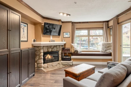 207 2050 Lake Placid Road, Whistler, BC, Whistler — Apartment/Condo for sale