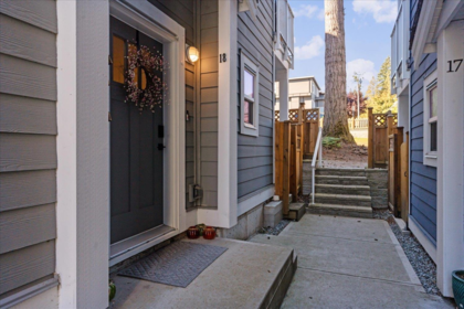 18 9762 182a Street, Surrey, BC, Surrey — Townhouse for sale
