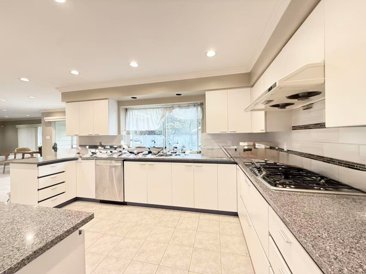 Kitchen Island Photo of 5831 Laurelwood Court, Richmond, BC