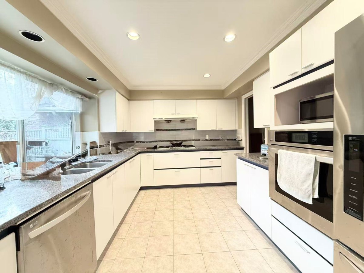 Kitchen Photo of 5831 Laurelwood Court, Richmond, BC