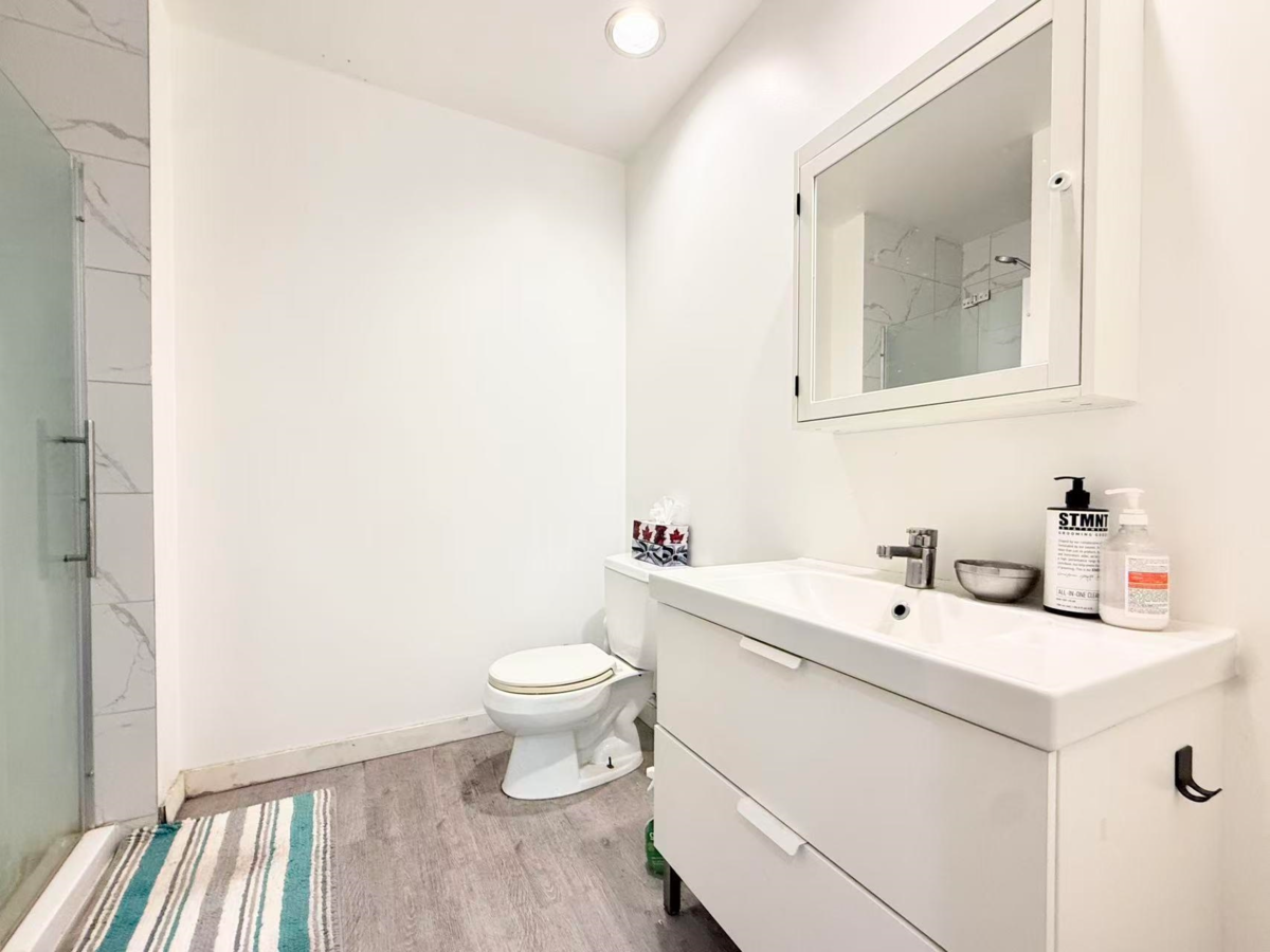 Laundry Room Photo of 5831 Laurelwood Court, Richmond, BC