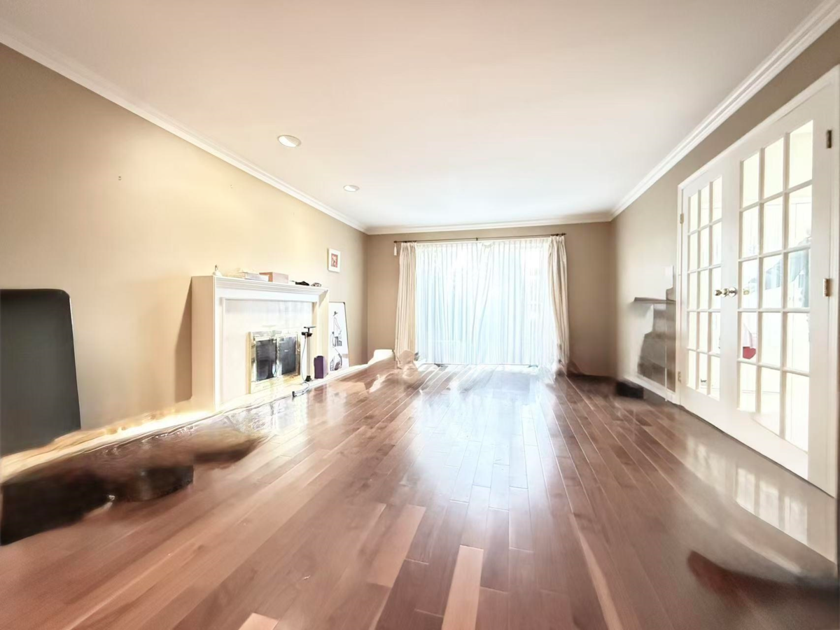 Living Room Photo of 5831 Laurelwood Court, Richmond, BC