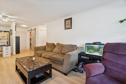 Kitchen Photo of 105 2962 Trethewey Street, Abbotsford, BC
