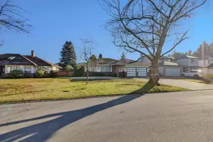 Kitchen Photo of 15436 94 Avenue, Surrey, BC