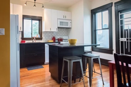 Kitchen Island Photo of 406 Union Street, Vancouver, BC